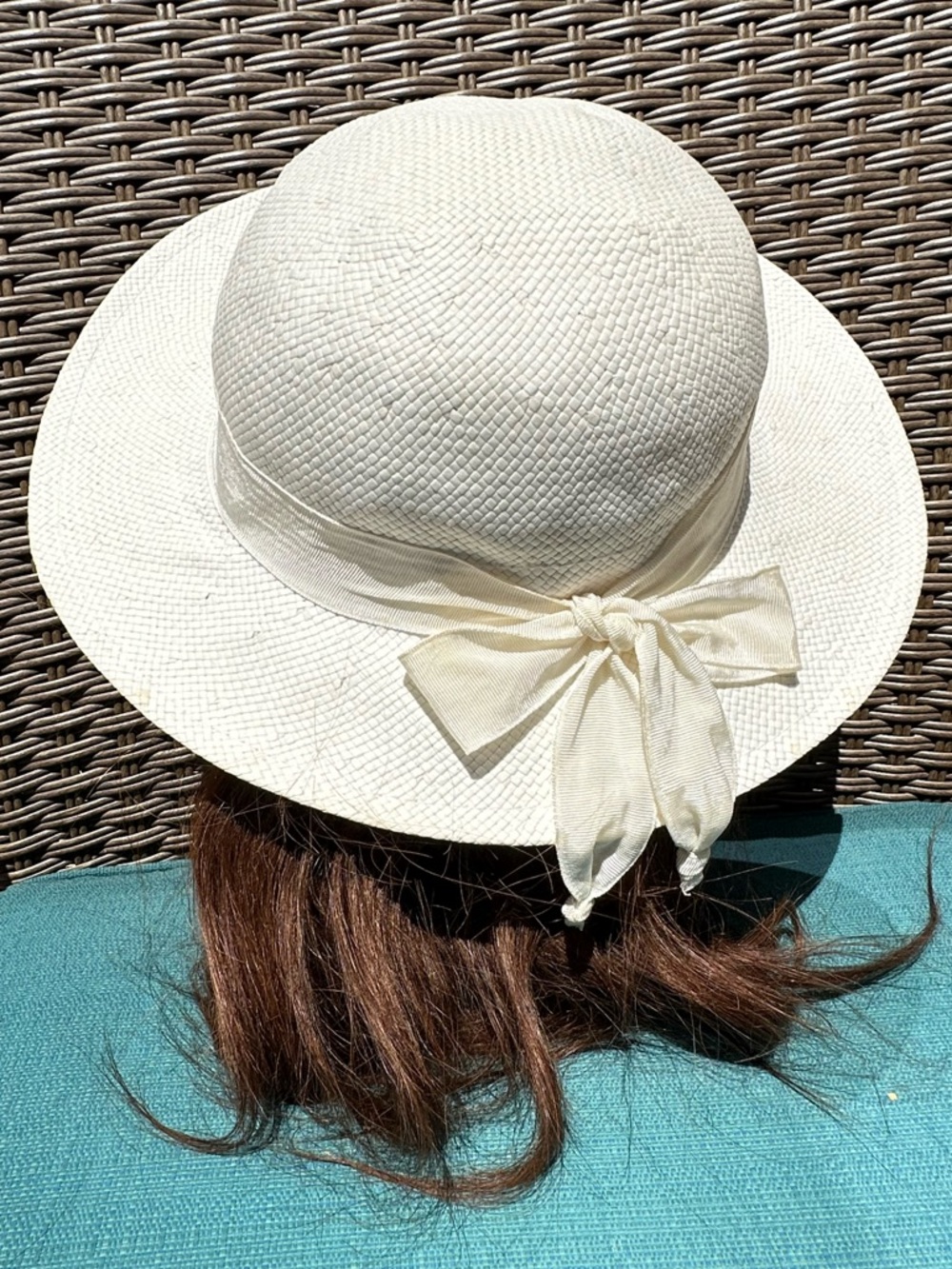 Vintage Women's Cream Straw Cloche Sun Hat with Decorative Bow 12 1/2” clean - Picture 6 of 12